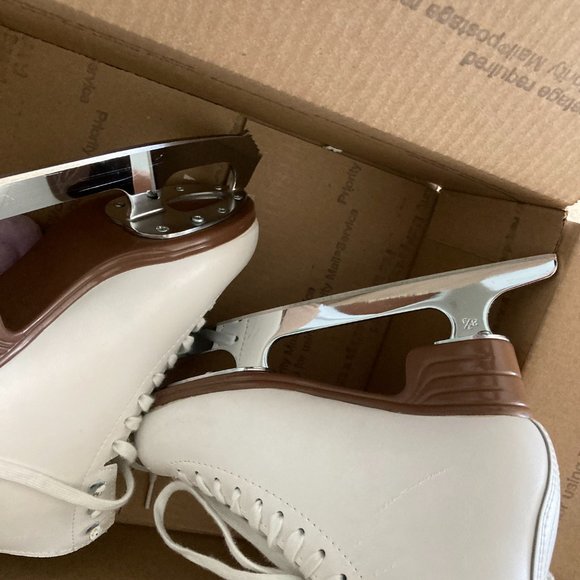Jackson Artiste Girls Ice Skates Like New Size 3 1/2 C Brand New Skate Guards - Picture 11 of 13